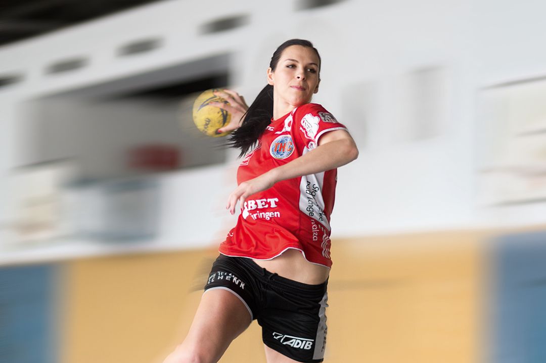 Werbeagentur Landsiedel Müller Flagmeyer, Nordhausen: Jüttner Orthopädie KG Kampagne Handballerin mit Bandage im Flug